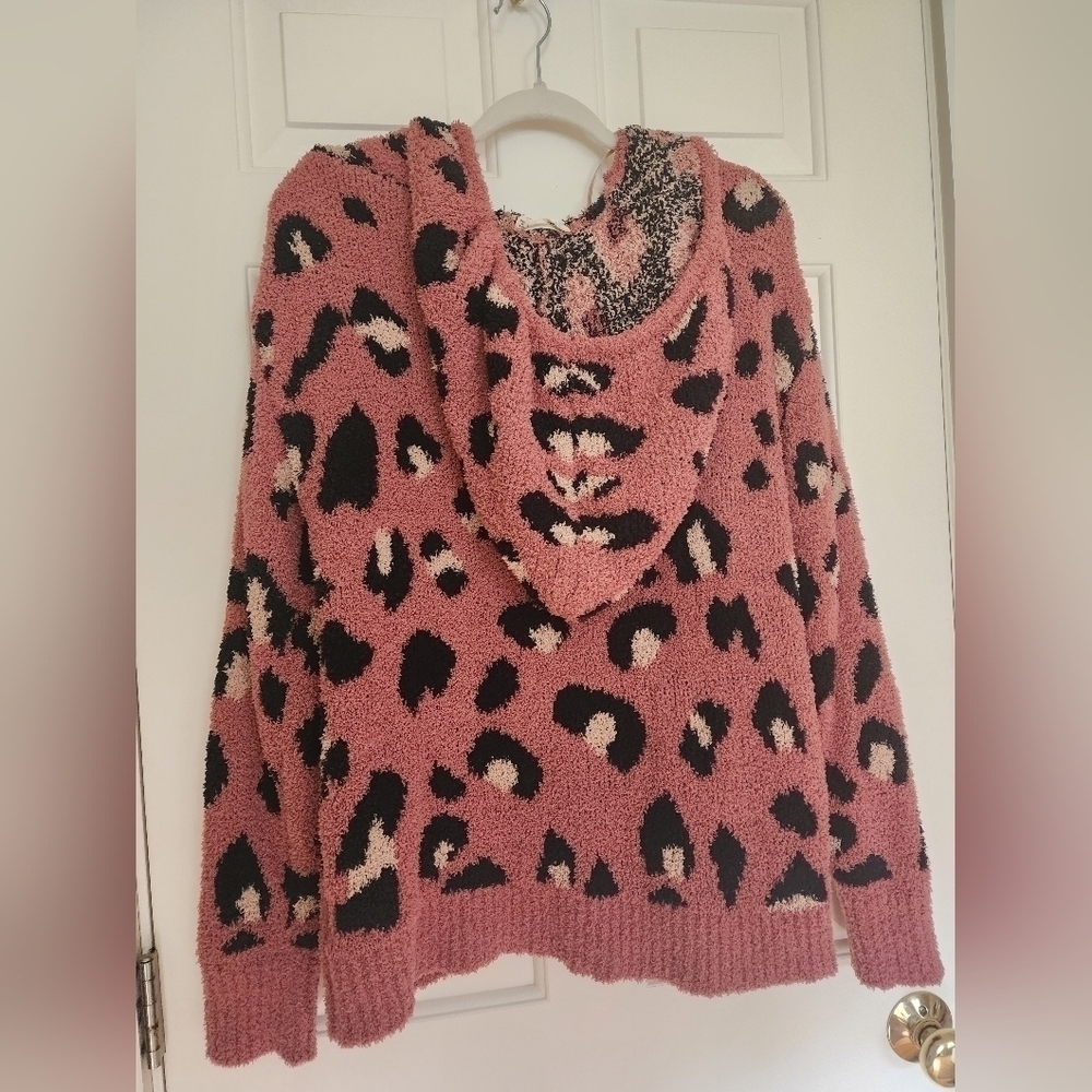 Comfy Cozy leopard print pullover hood soft cozy sweater size large - Picture 2 of 7